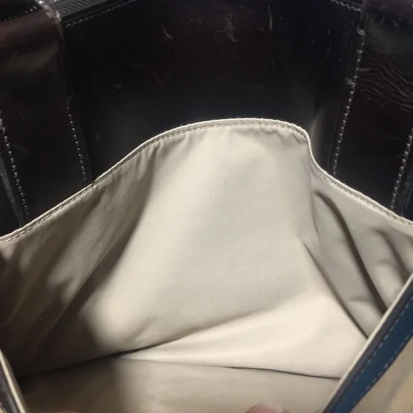 Trade/offer? - TUMI crossbody/shoulder bag. Unisex GUC - Picture 10 of 14